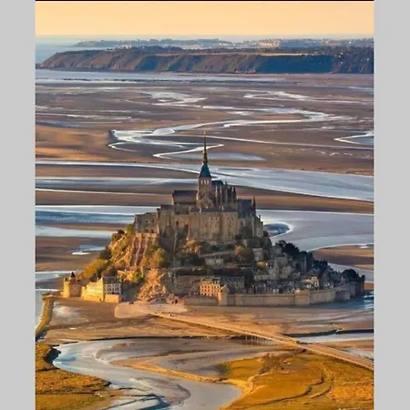 T2 Rue Du Port De En Baie Du Mont Saint Michel